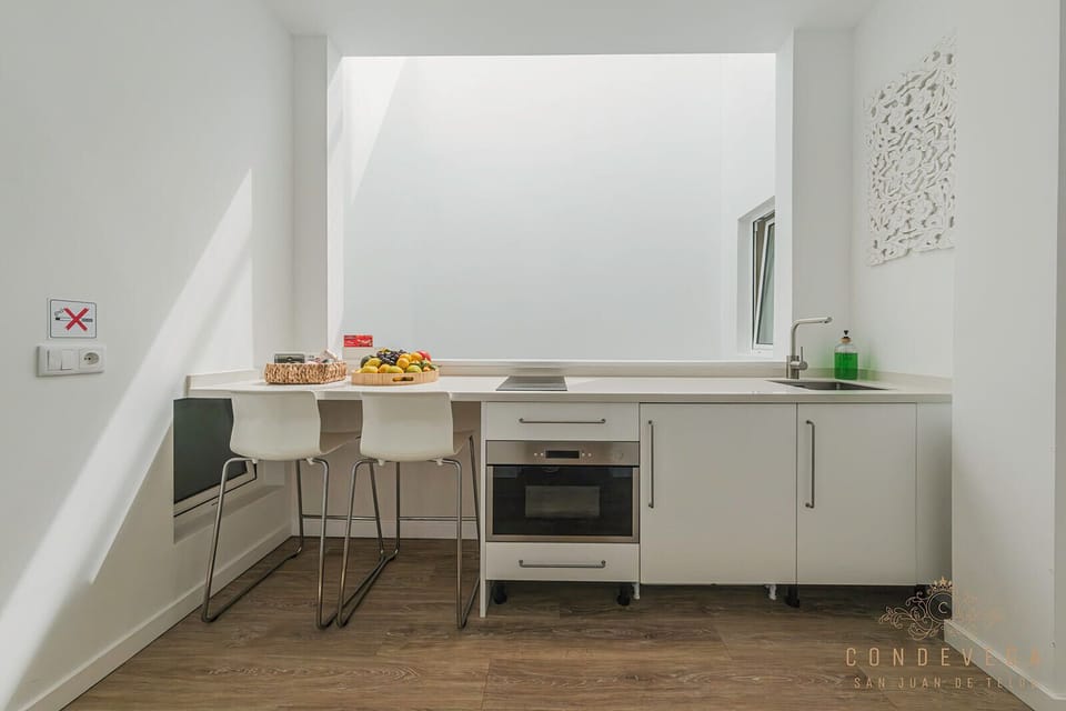 Fridge, microwave, espresso maker, coffee/tea maker