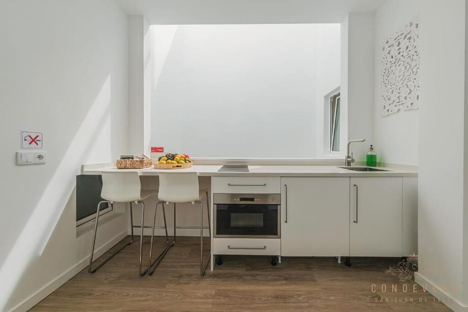Economy Double Room | Private kitchen | Fridge, microwave, espresso maker, coffee/tea maker