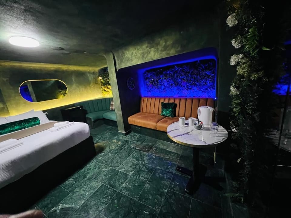 B104 | Blackout drapes, soundproofing, iron/ironing board, bed sheets