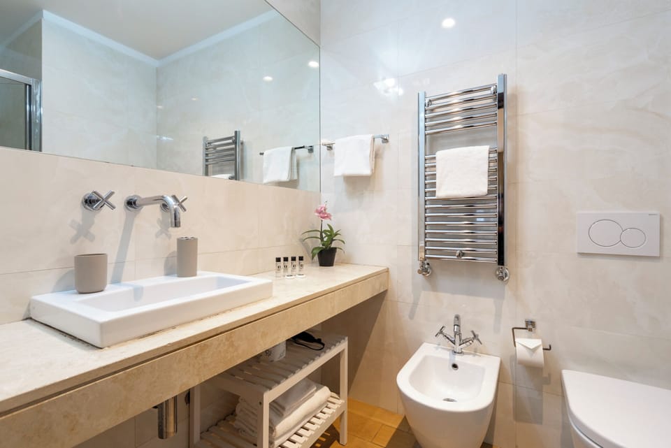 Superior Quadruple Room | Bathroom | Slippers