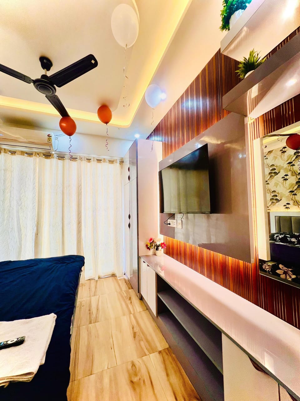 Deluxe Single Room, Balcony, City View | Desk, laptop workspace, iron/ironing board, WiFi (free)