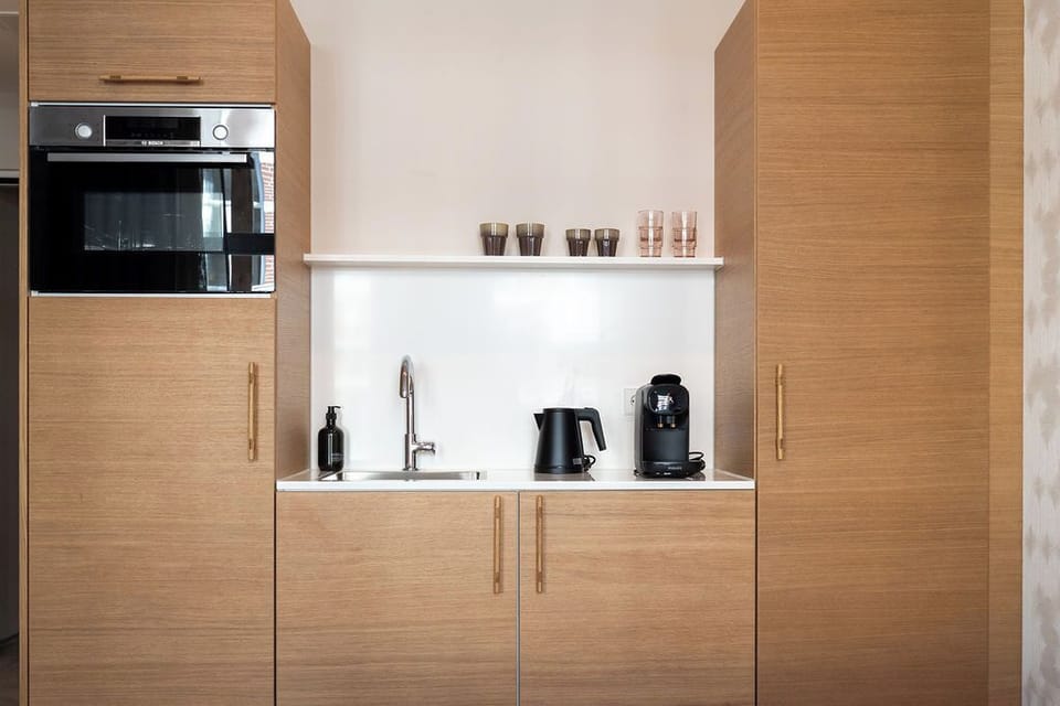 In-room safe, laptop workspace, iron/ironing board, free WiFi
