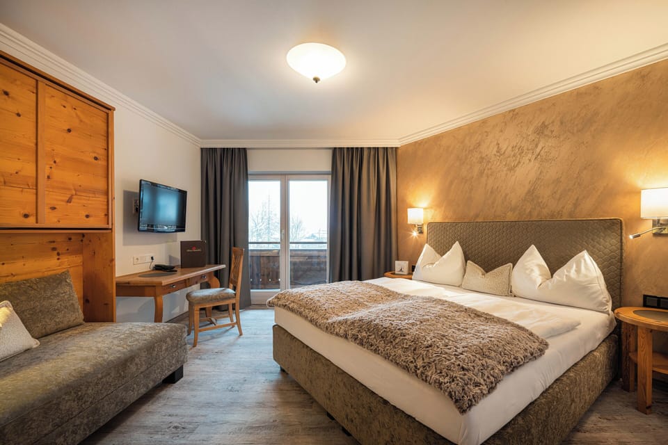 Family Room | In-room safe, soundproofing, free WiFi