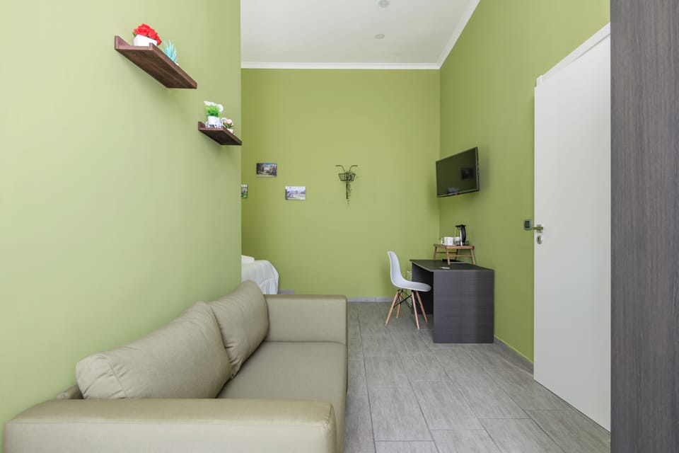 Classic Triple Room | Free WiFi