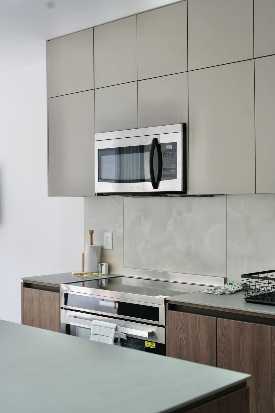 Superior Apartment, City View | Private kitchen | Microwave, stovetop, cookware/dishes/utensils