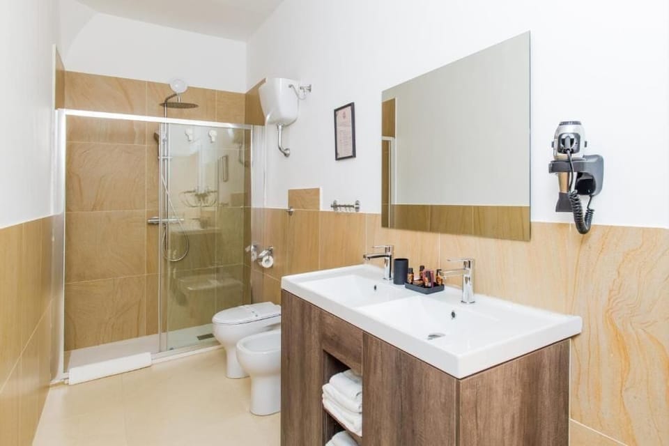 Superior Double Room | Bathroom | Bidet