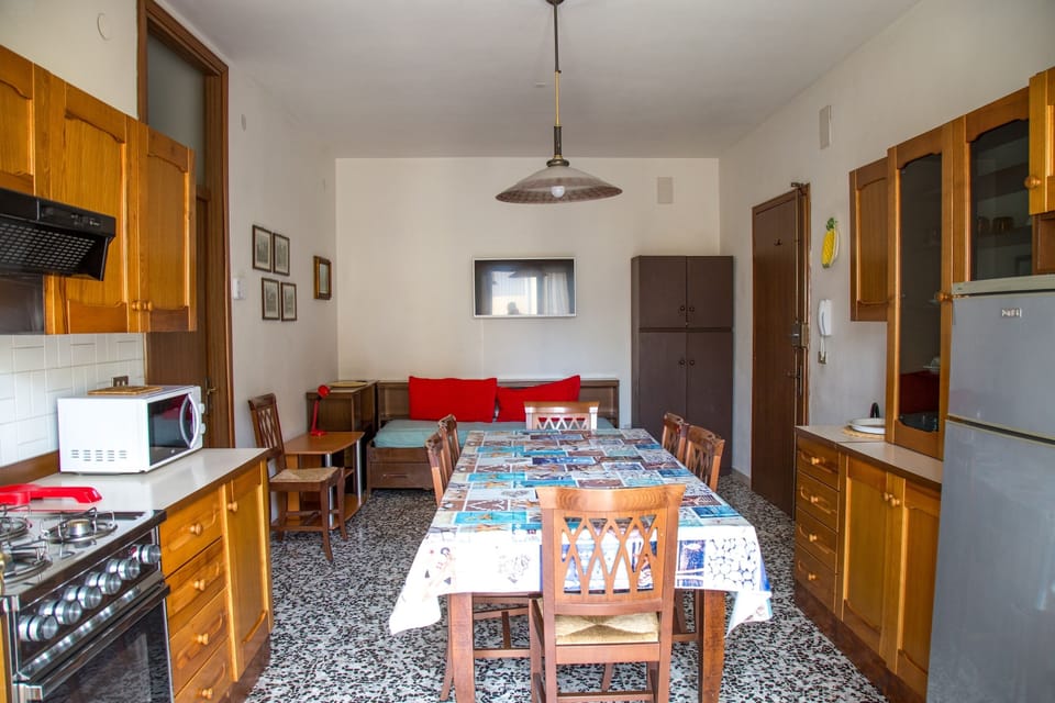Apartment, 3 Bedrooms, Balcony, City View | Dining room