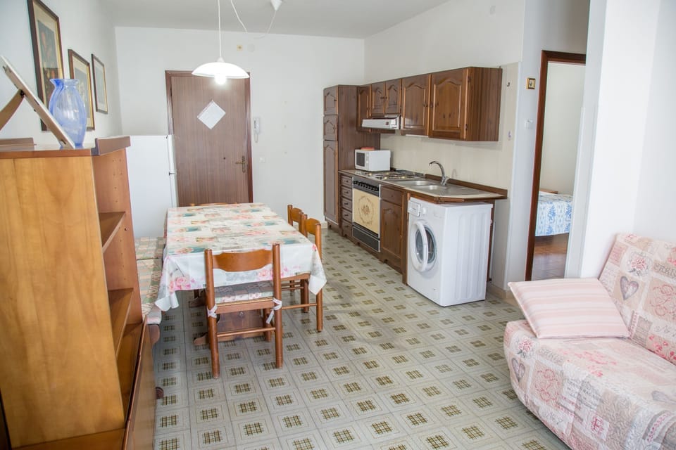 Apartment, 1 Bedroom, Balcony, City View | Dining room