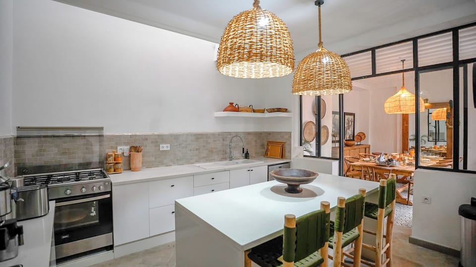 Superior House | Private kitchen | Espresso maker, dining table
