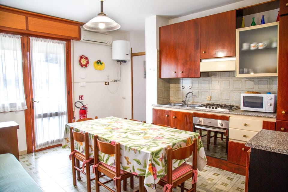 Apartment, 1 Bedroom, Balcony, Garden View | Interior
