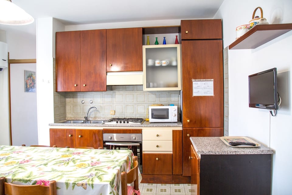 Apartment, 1 Bedroom, Balcony, Garden View | Interior