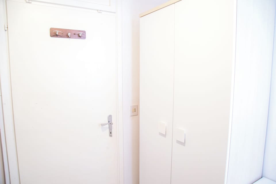 Apartment, 4 Bedrooms, Garden View | Interior