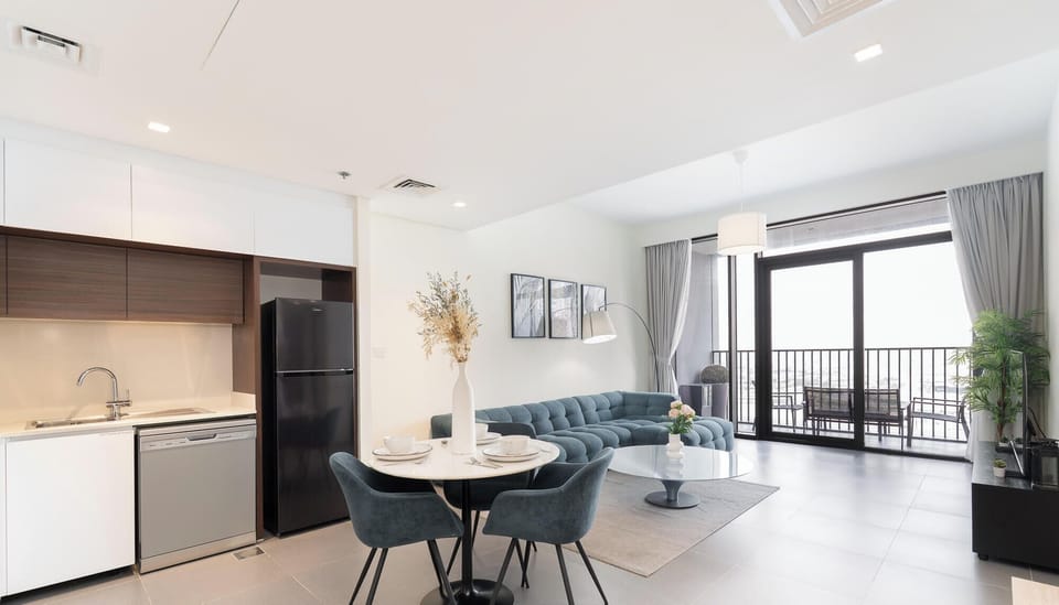 Luxury Apartment, Balcony, Harbor View | In-room dining