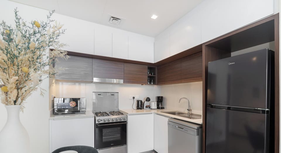 Luxury Apartment, Balcony, Harbor View | Private kitchen | Full-size fridge, microwave, oven, stovetop