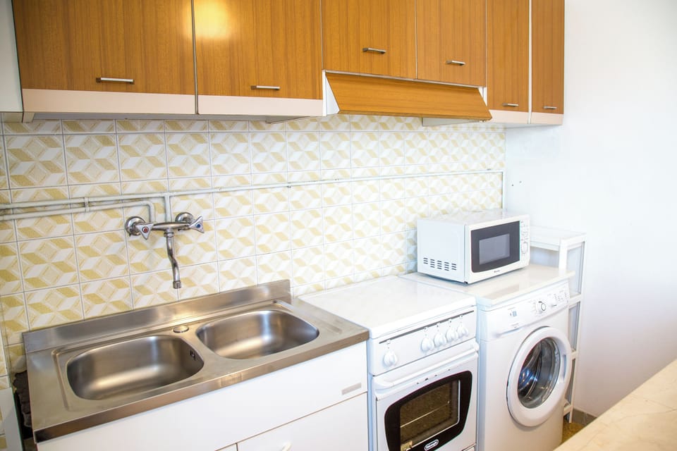 Apartment, 2 Bedrooms, Balcony, City View | Laundry