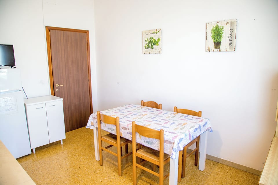 Apartment, 2 Bedrooms, Balcony, City View | Dining room