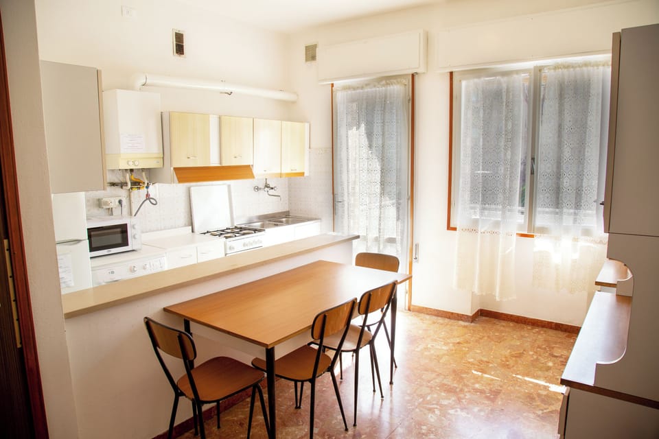Apartment, 1 Bedroom, Balcony, City View | Dining room