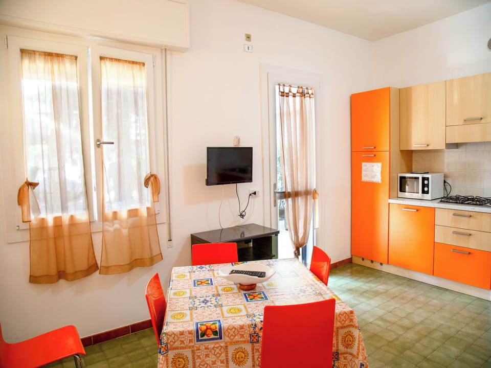 Apartment, 1 Bedroom, Patio | Living room