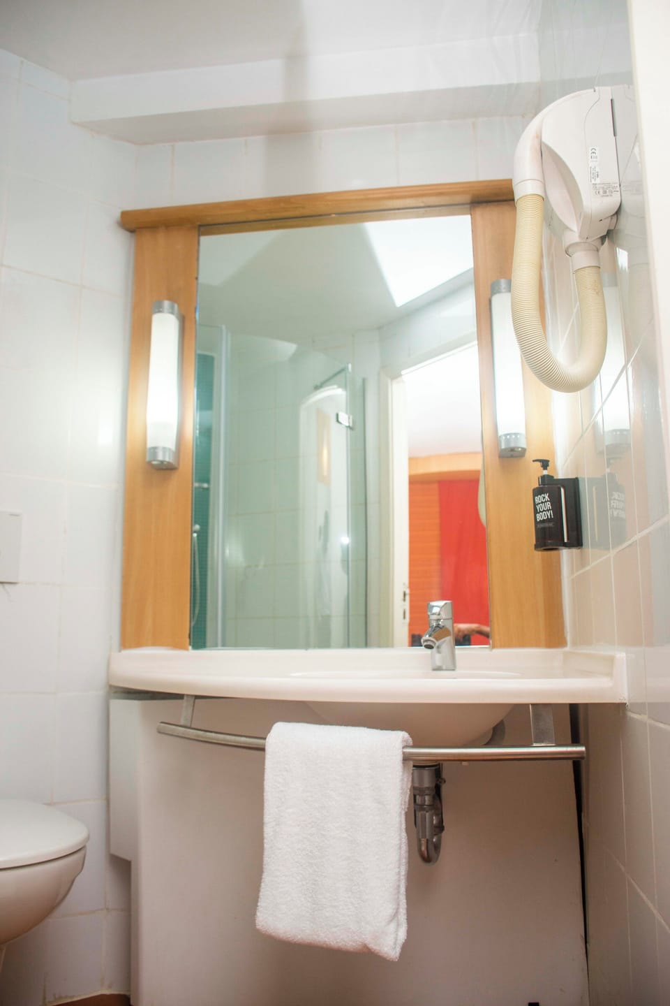 Family Suite, City View | Bathroom