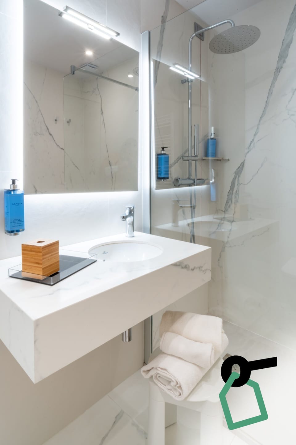 Standard Double or Twin Room | Bathroom | Shower, hair dryer, towels, toilet paper