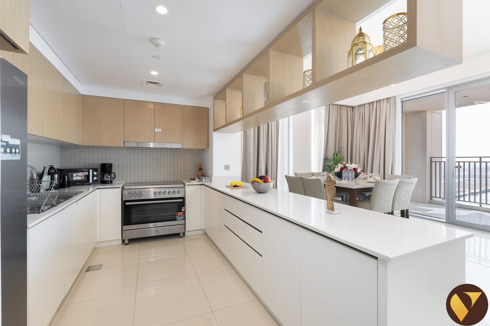 Luxury Apartment, Balcony, Canal View | Private kitchen | Full-size fridge, microwave, oven, stovetop