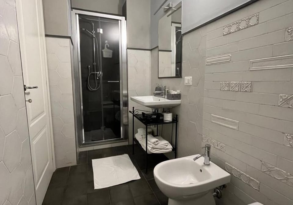 Deluxe Double Room, Garden View | Bathroom | Shower, rainfall showerhead, hair dryer, bidet
