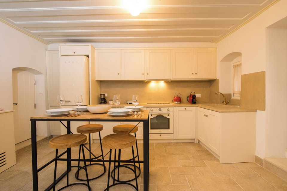 Deluxe Apartment | Private kitchen | Electric kettle