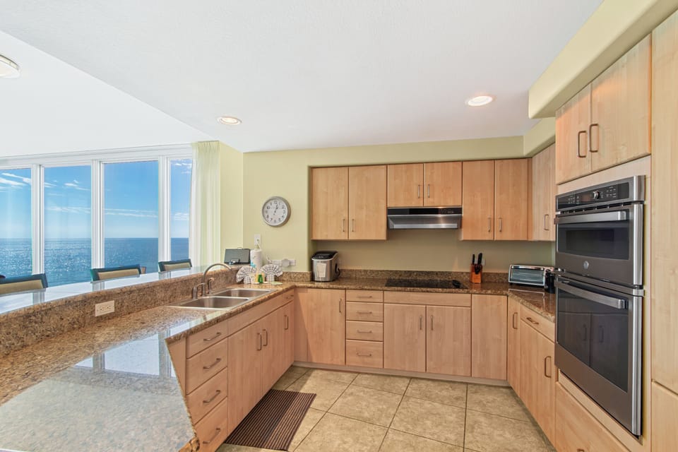 Signature Condo, 3 Bedrooms, Balcony, Beach View | Private kitchen | Fridge, microwave, oven, stovetop