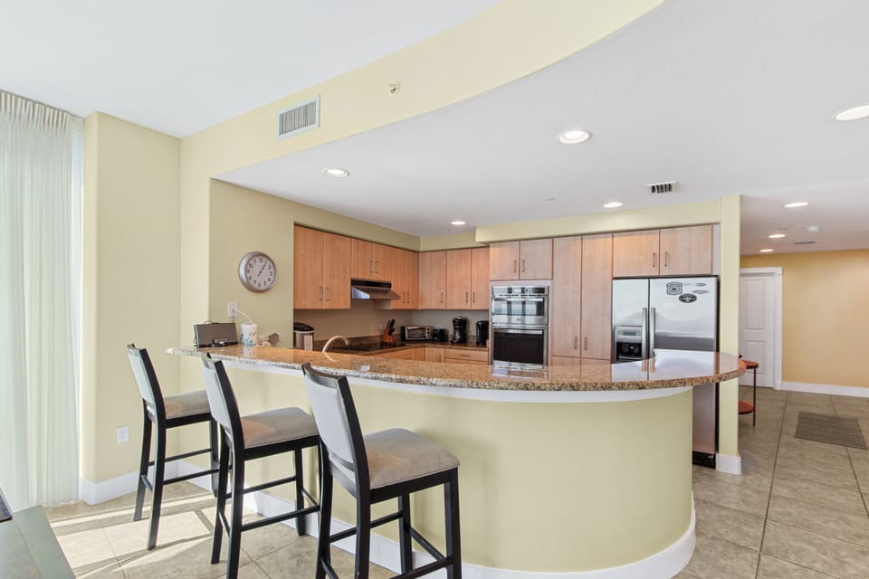 Signature Condo, 3 Bedrooms, Balcony, Beach View | Private kitchen | Fridge, microwave, oven, stovetop
