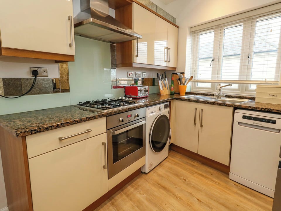 Dishwasher, cookware/dishes/utensils