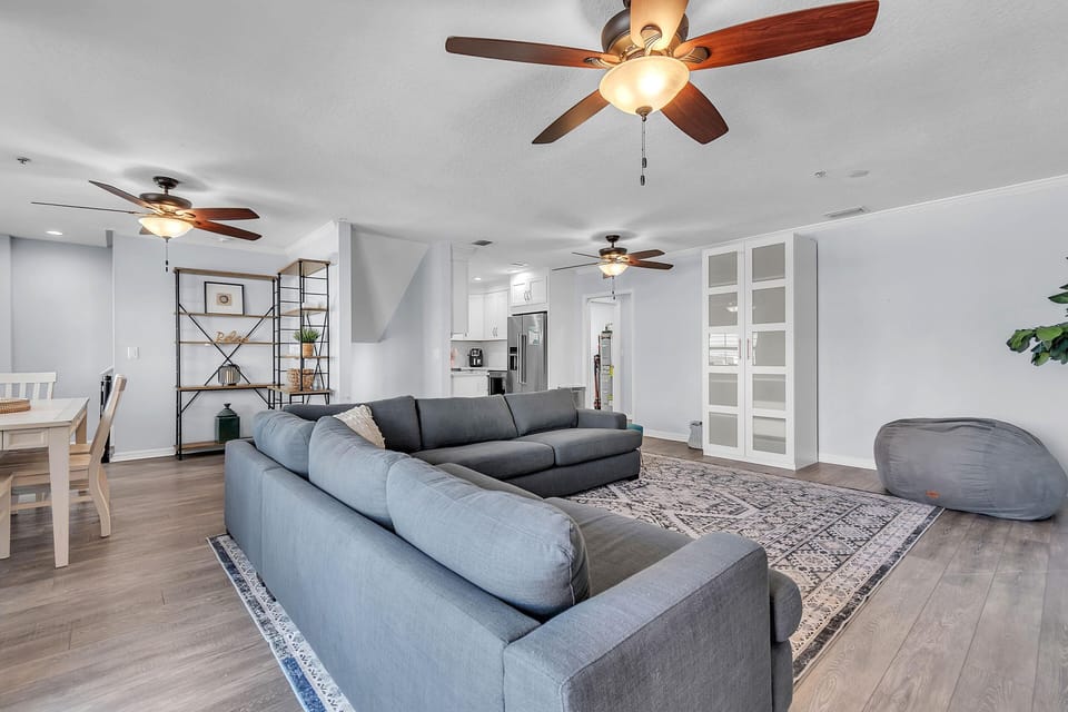 House, Multiple Beds (El Mar Townhome - Unit D) | Living area
