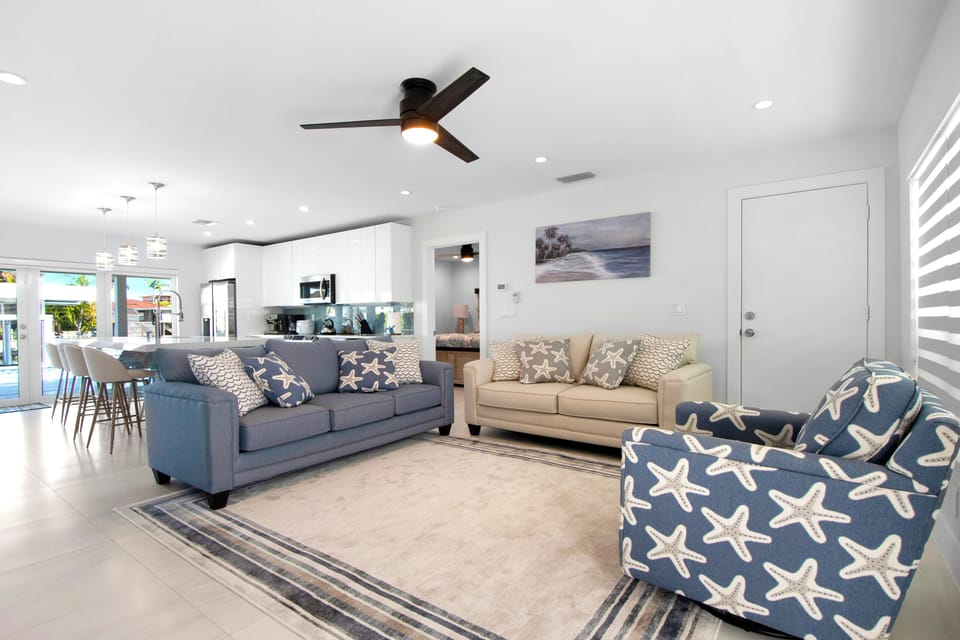 Living Room (Pic #4)