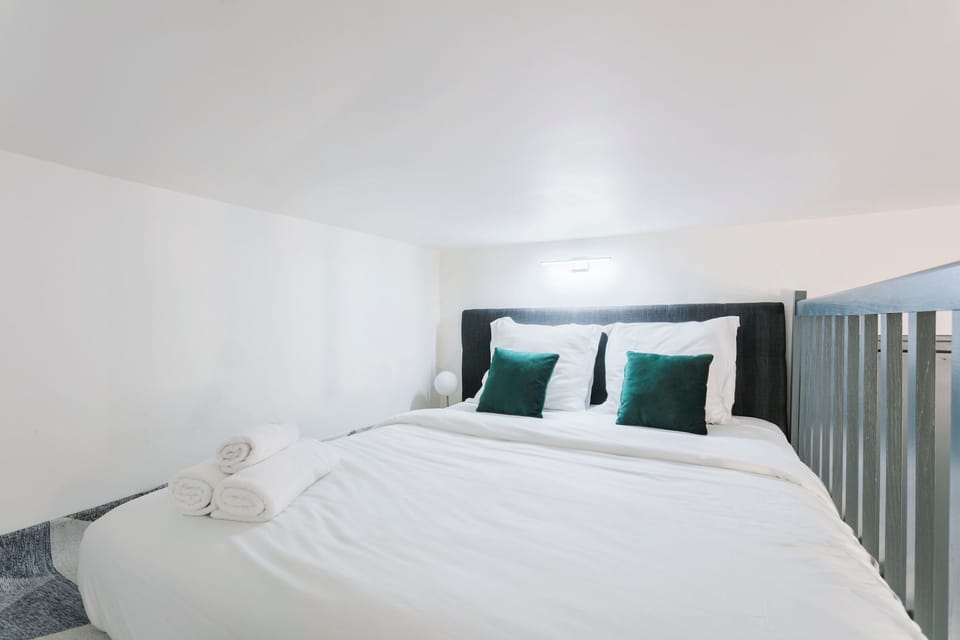 City Studio, 1 Queen Bed with Sofa bed, Non Smoking, City View | Iron/ironing board, cribs/infant beds, travel crib, free WiFi