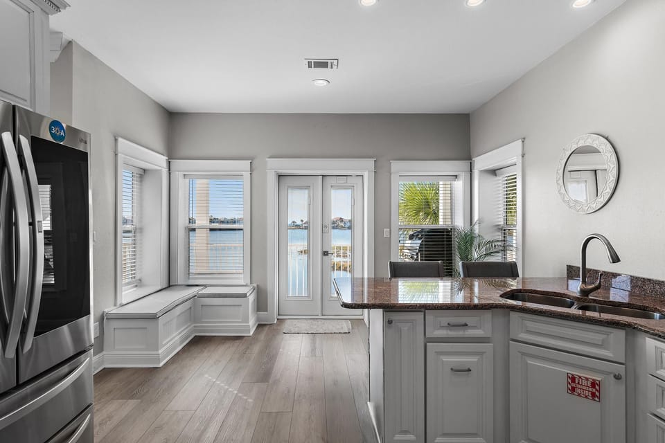 House, Multiple Beds (Destin to Relax) | Private kitchen