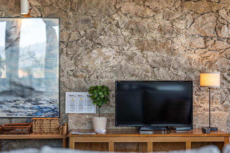 Living room in 2-bedroom cottage V2