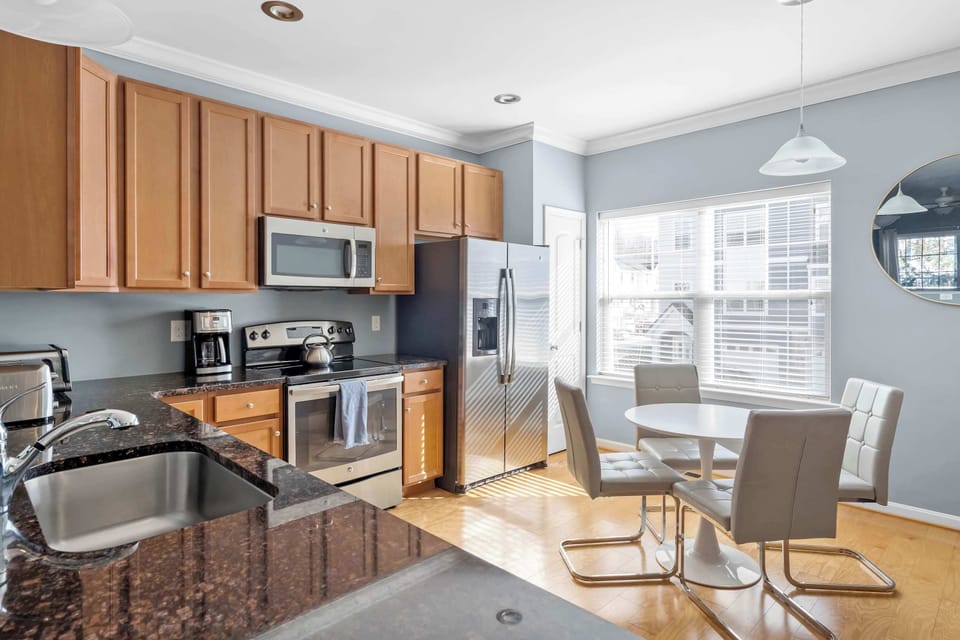 Full kitchen 