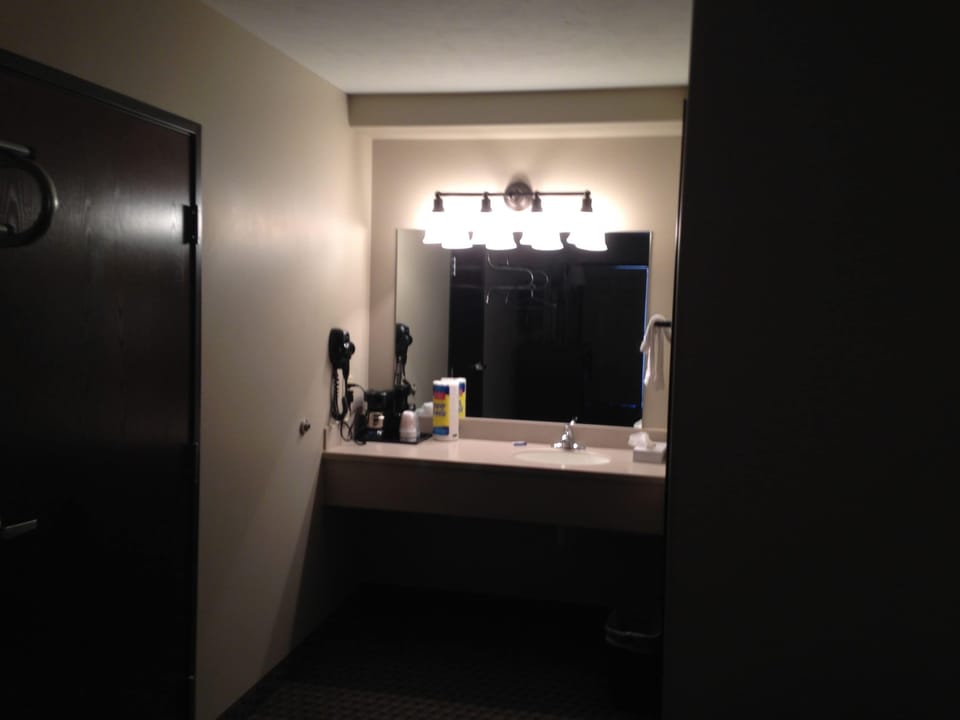 Double Room | Bathroom | Hair dryer, towels, soap, shampoo