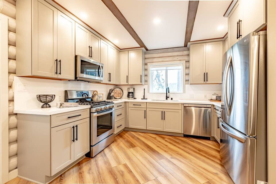Fully equipped modern kitchen