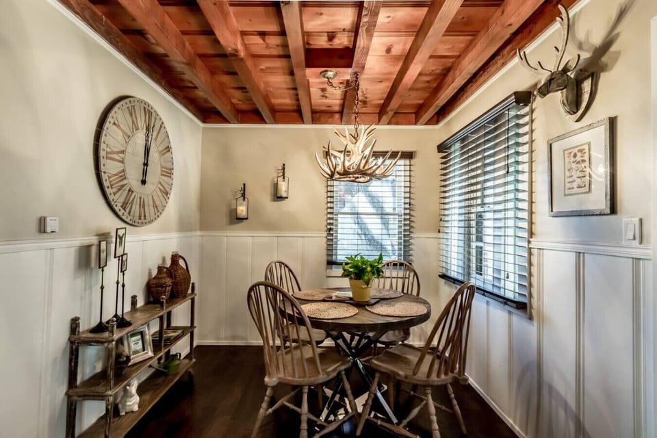 Cozy dining area with seating for 4