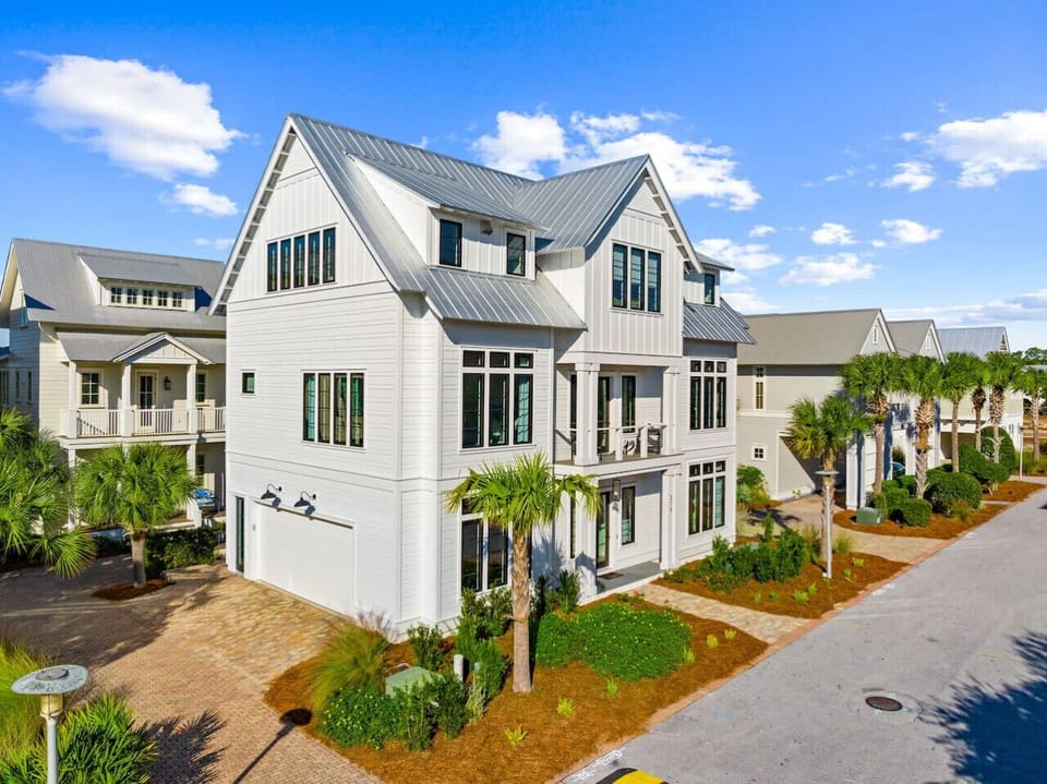 Gorgeous Exterior and Location