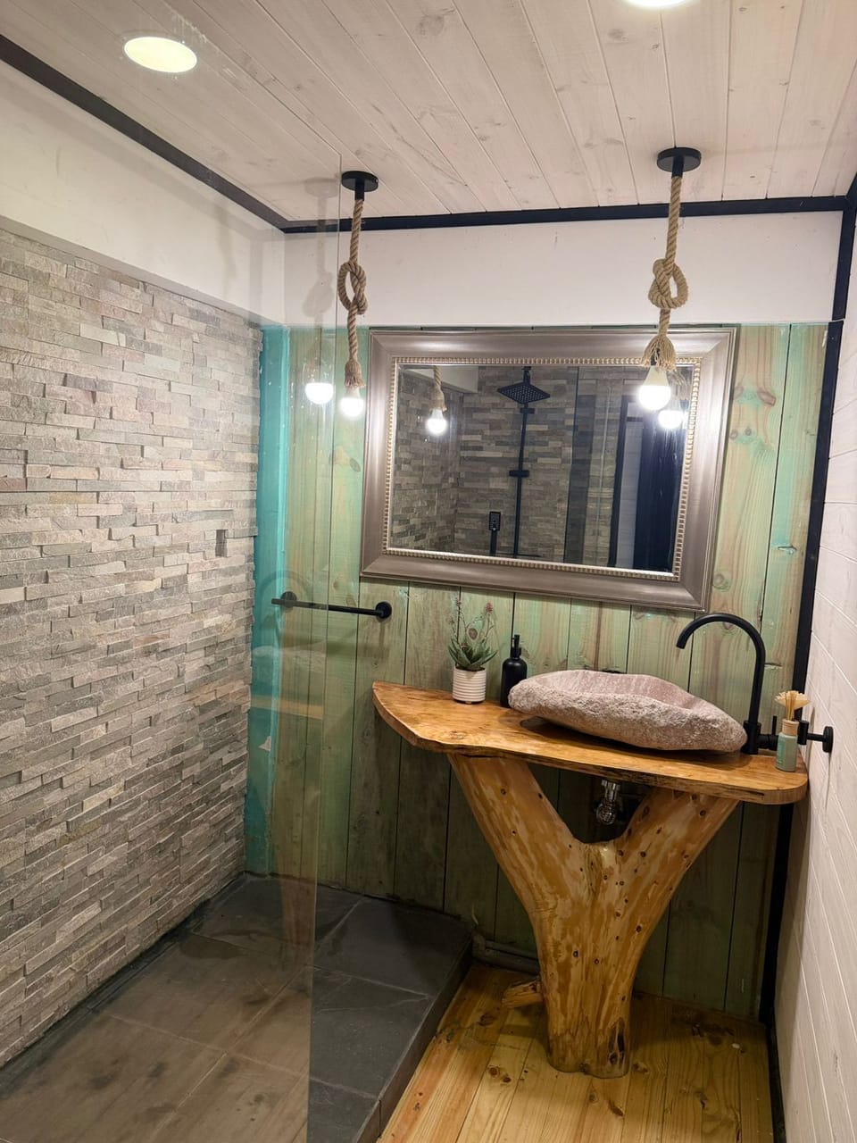 Standard Studio Suite, 1 King Bed, Partial Ocean View | Bathroom | Hair dryer, towels, soap, shampoo