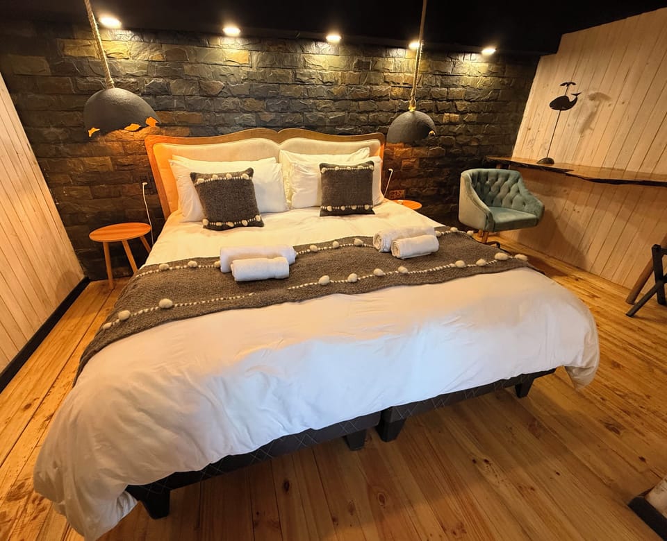 Standard Studio Suite, 1 King Bed, Partial Ocean View
