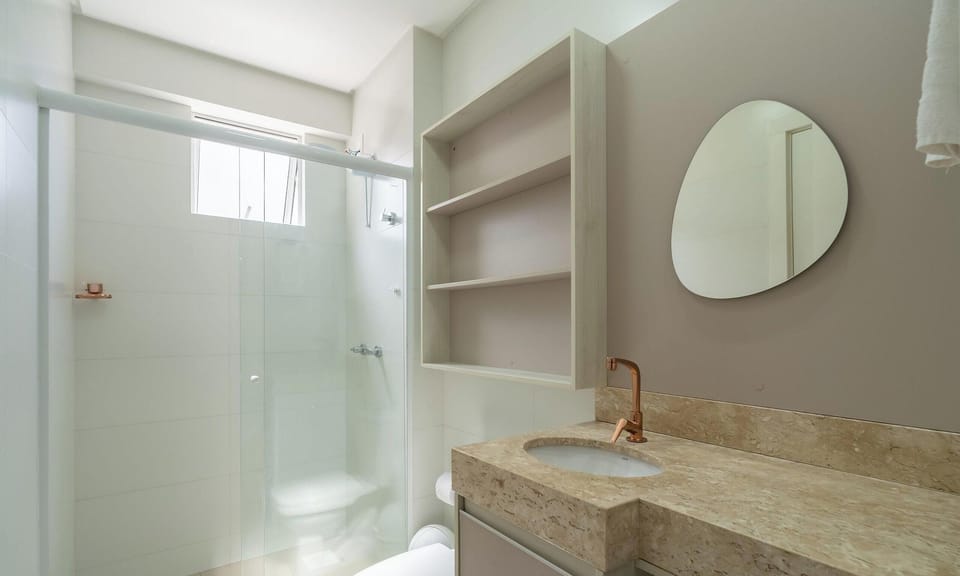 Basic Apartment | Bathroom | Shower