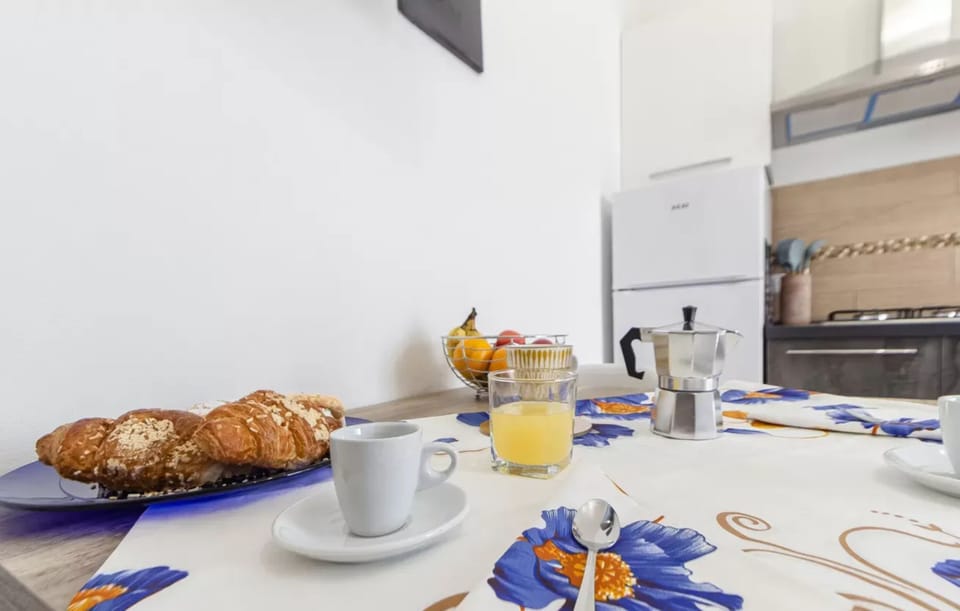 Apartment, 2 Bedrooms, Balcony, City View | Dining