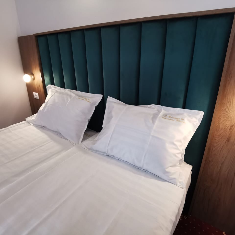 Deluxe Double or Twin Room, Balcony, Mountain View | Soundproofing, iron/ironing board, free WiFi