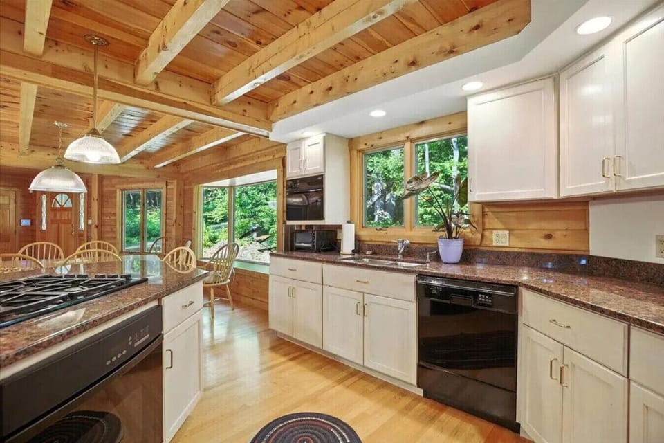 Total Open Concept allows convenient/easy dining options