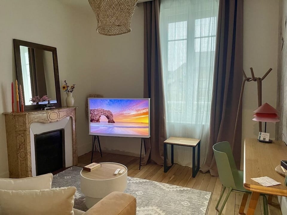 Deluxe Double Room, Courtyard View | Lounge