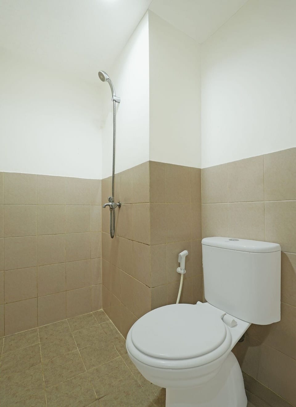 Shower, towels, soap, shampoo