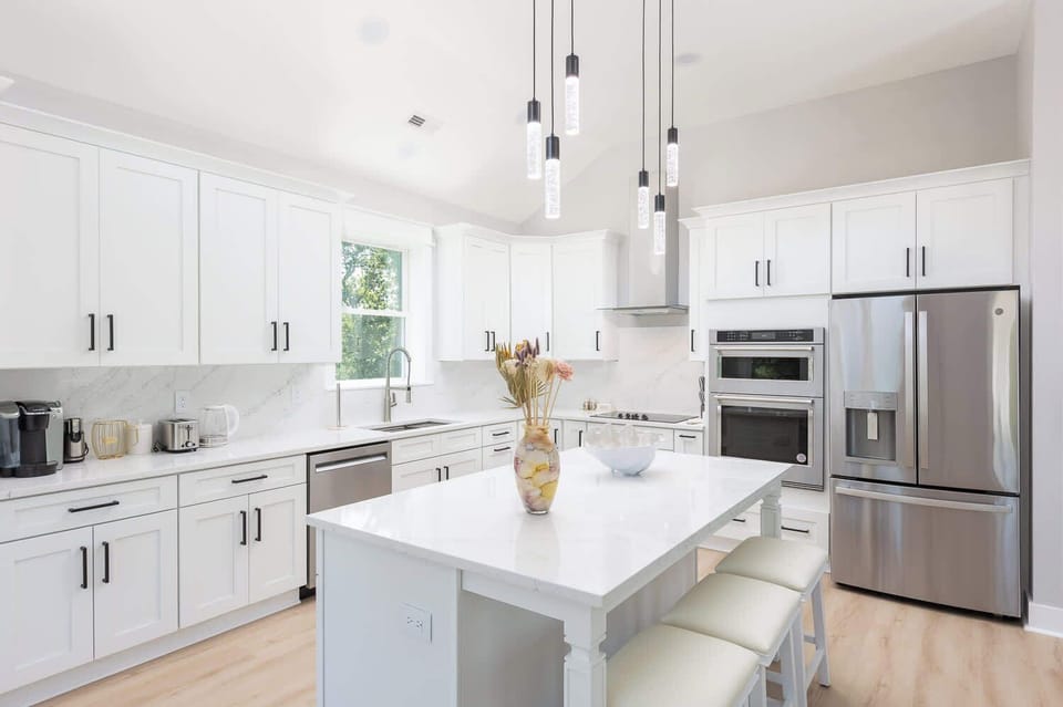 Bright Spacious Kitchen