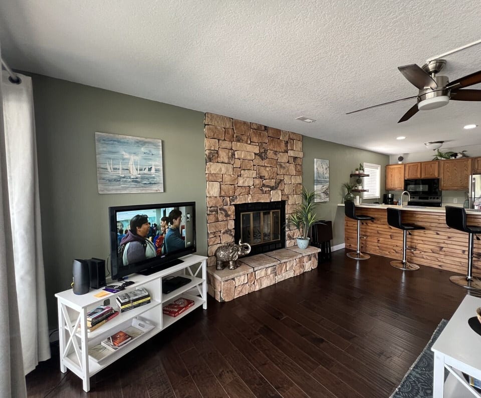 Family room and WIFI TV with cable too